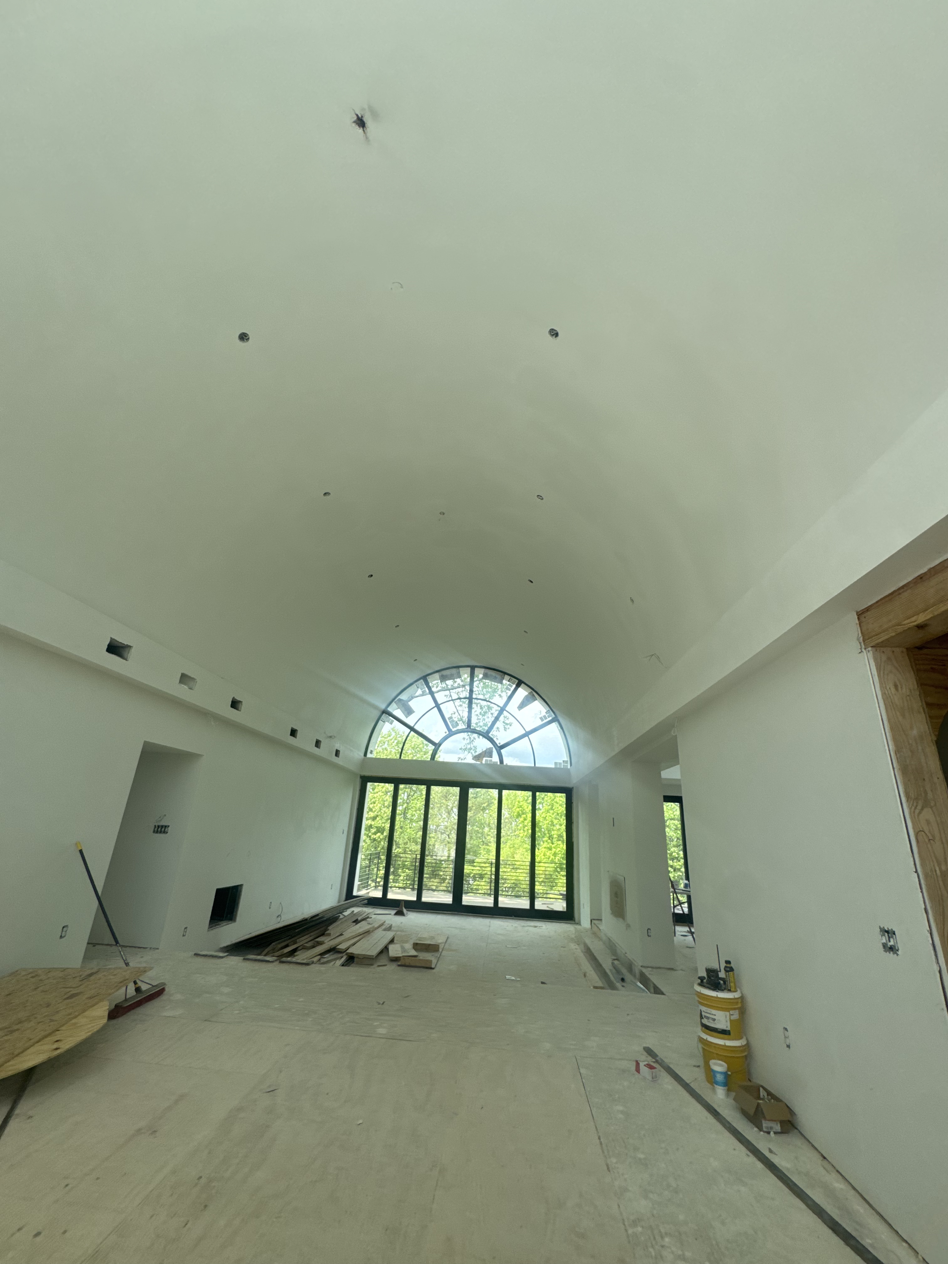 Arched window with barrel-vault ceiling